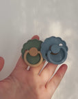 FRIGG Moon Natural Rubber Pacifier 2-Pack