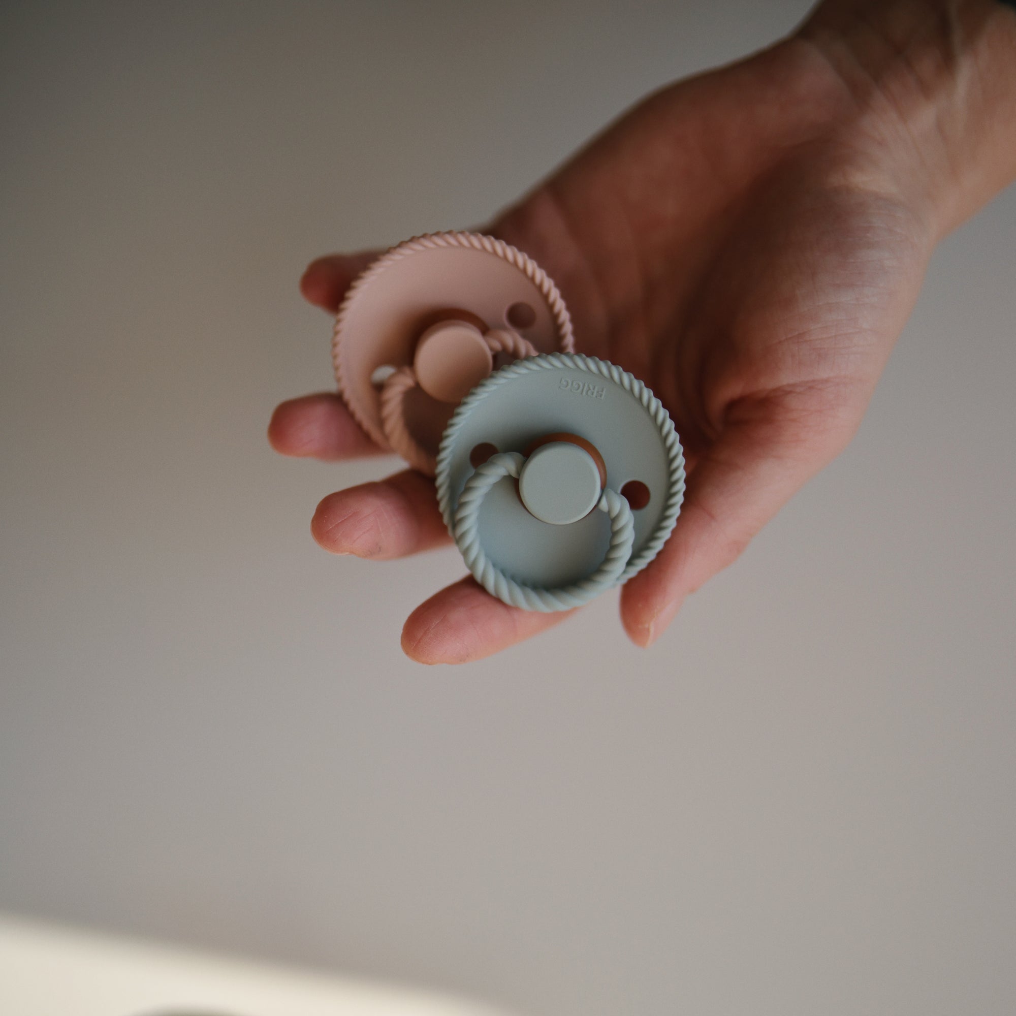 FRIGG Baby's First Pacifier Moonlight Sailing (Powder Blue) 4-Pack