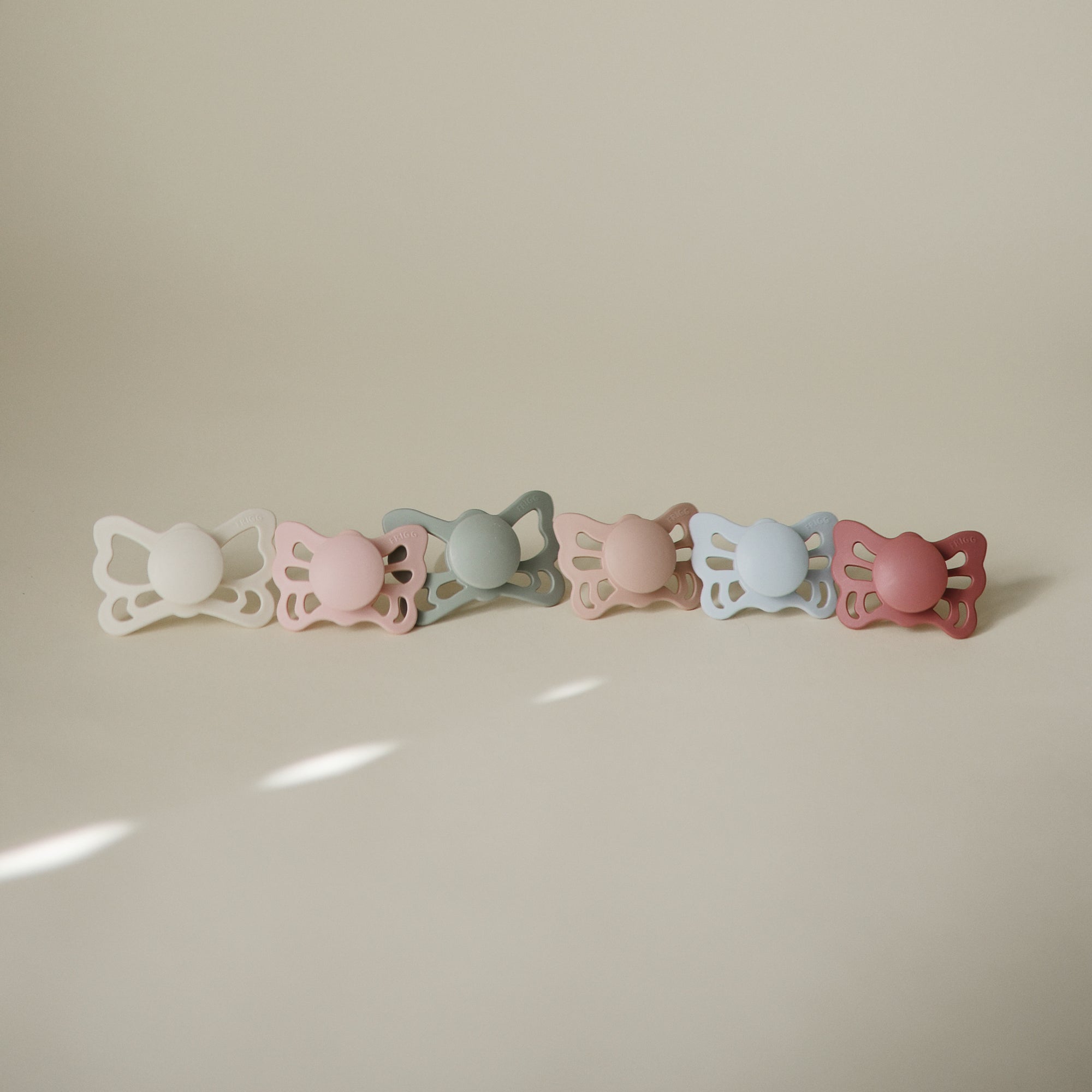 FRIGG Butterfly Anatomical Silicone Pacifier 2-Pack offers comfort for babies 6-18 months.