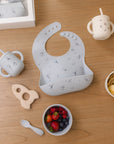 Rylee + Cru Feeding Kit Space on a wooden table.